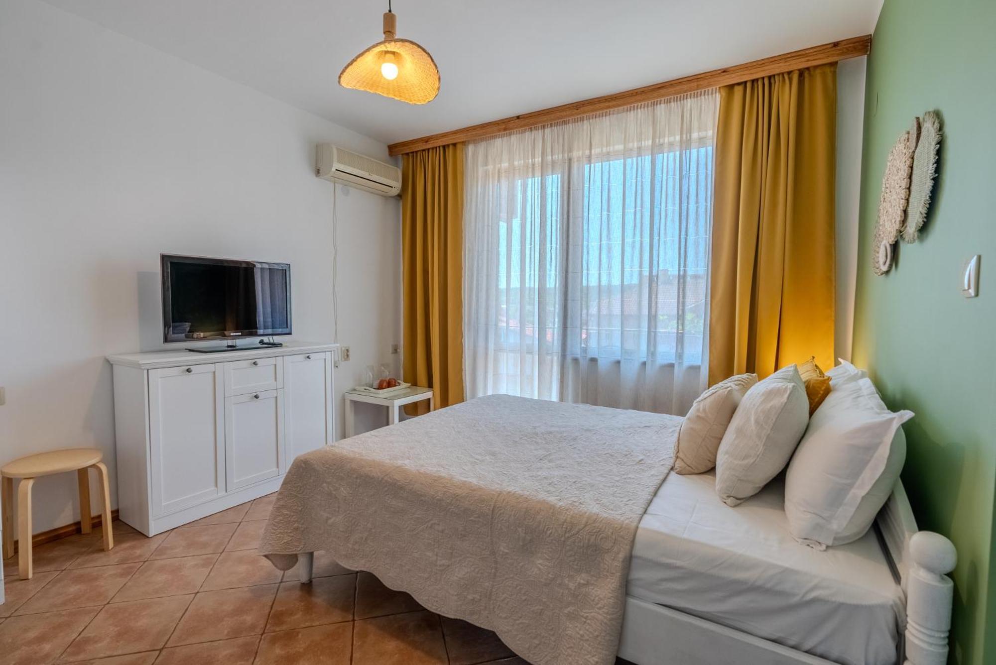 Kalina Guest Rooms Созопол Екстериор снимка